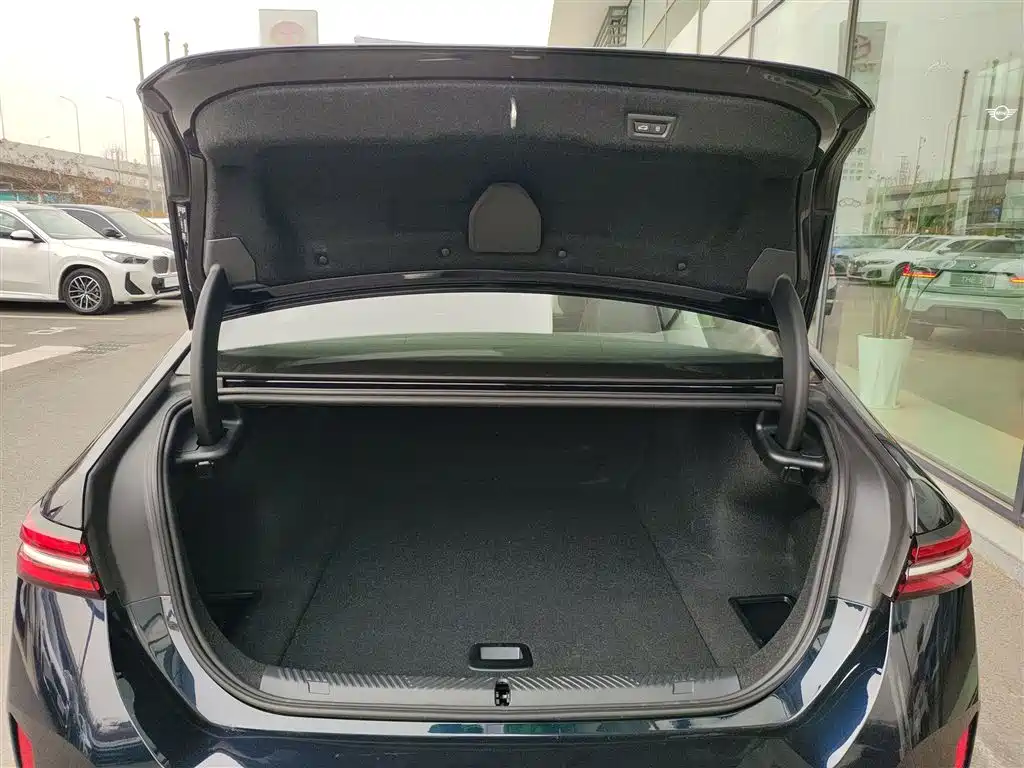 BMW i5 2024 eDrive 35L M Sport Package фото 14