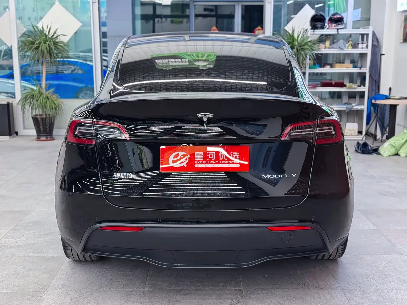 TESLA MODEL Y