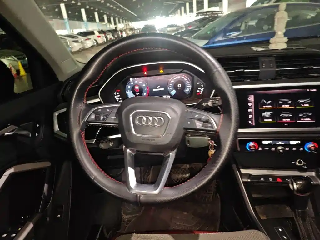 Photo 11 - Audi Q3