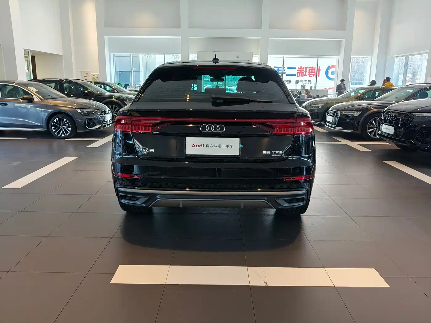 AUDI Q8