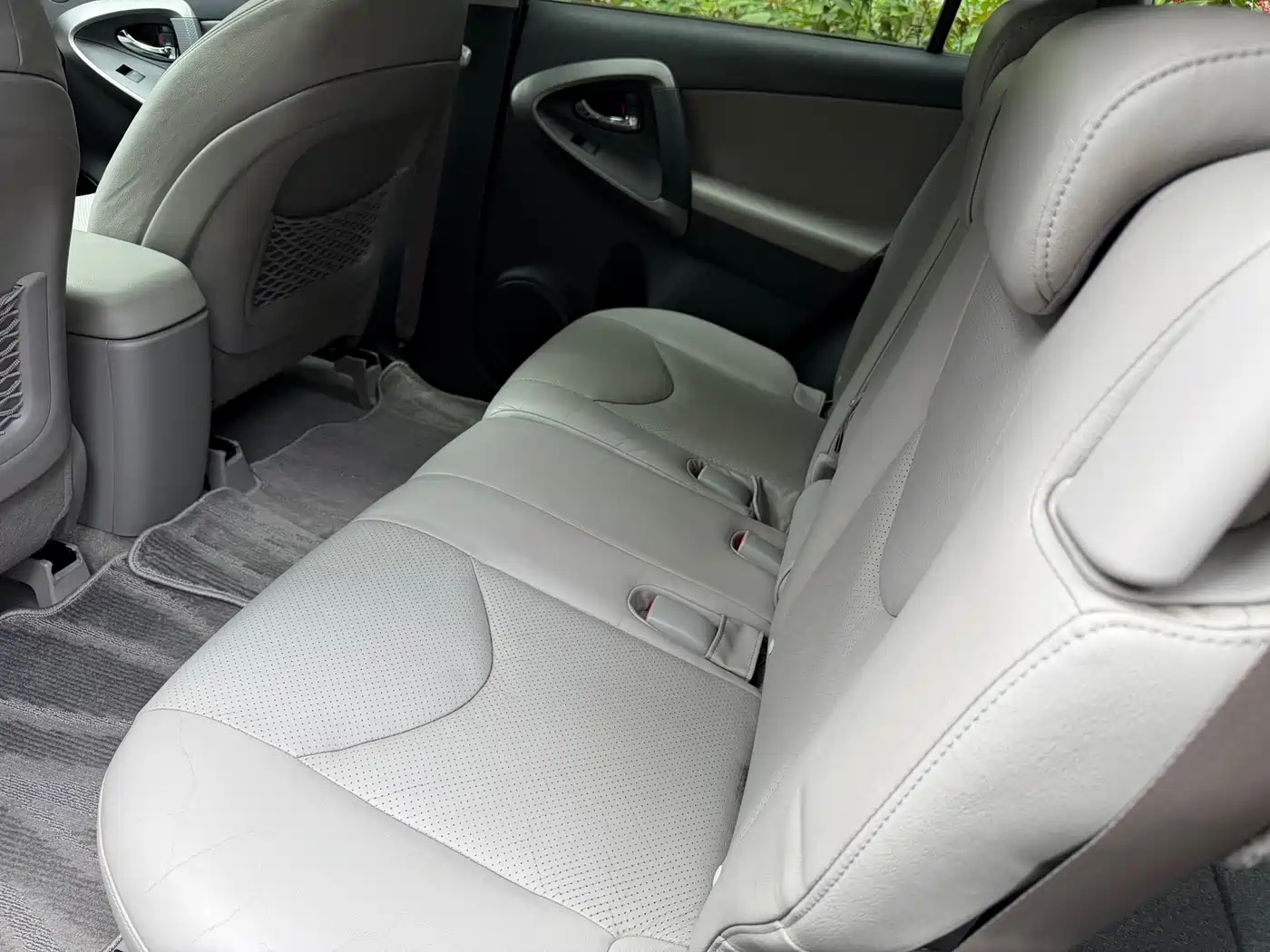 Toyota RAV4 Rongfang 2010 Model 2.0L Manual Luxury Upgrade Edition фото 23