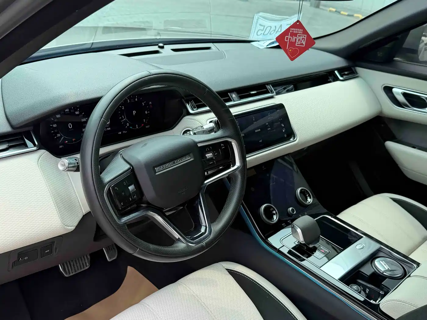 Land Rover Range Rover Velar 2021 P250 Gloss Black Collector's Edition фото 6