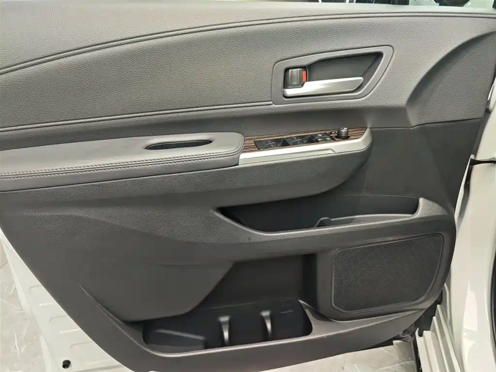 Toyota Sienna 2024 2.5L Hybrid AWD Luxury Edition фото 5