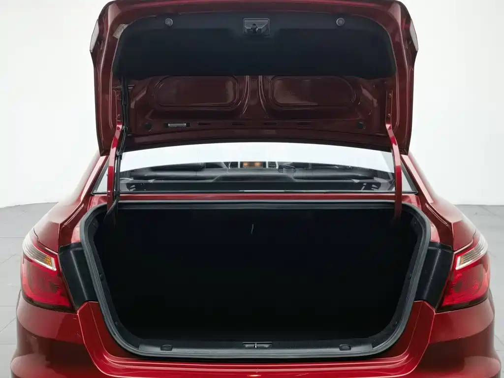 Фото 16 - Changan Eado