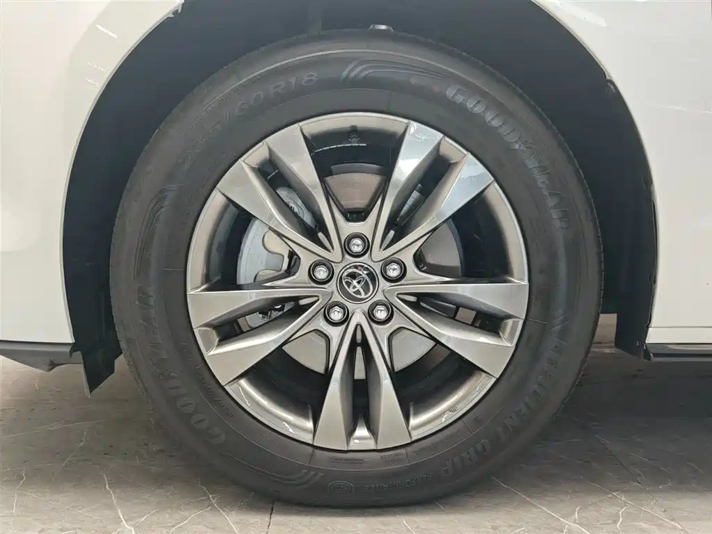 Toyota Sienna 2024 2.5L Hybrid AWD Luxury Edition фото 4