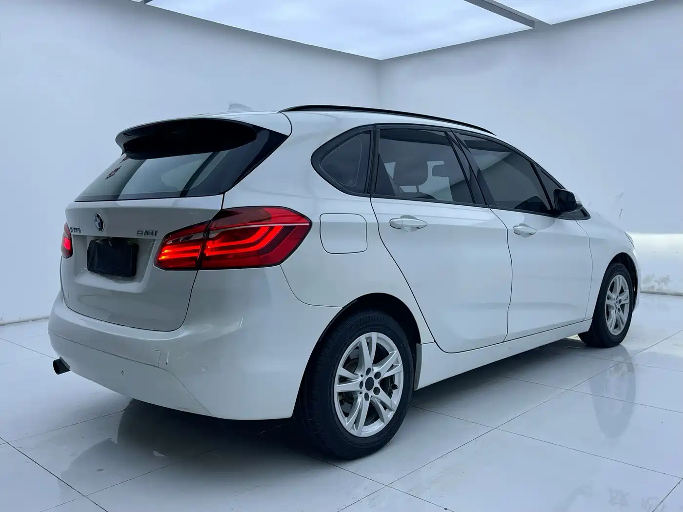 BMW 2 Series Touring 2016 218i Leading фото 4