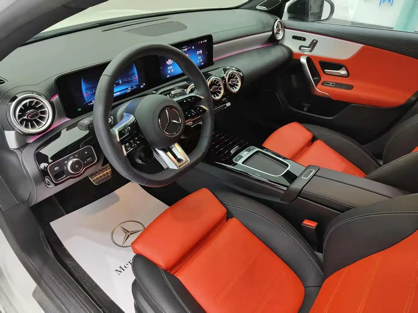 Mercedes-Benz A-Class AMG 2025 AMG A 35 L 4MATIC фото 12