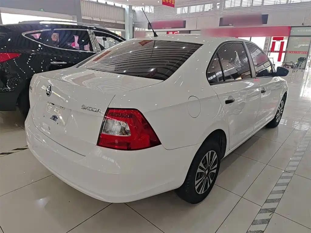 Škoda Rapid 2015 1.6L Automatic Joy Selection фото 7