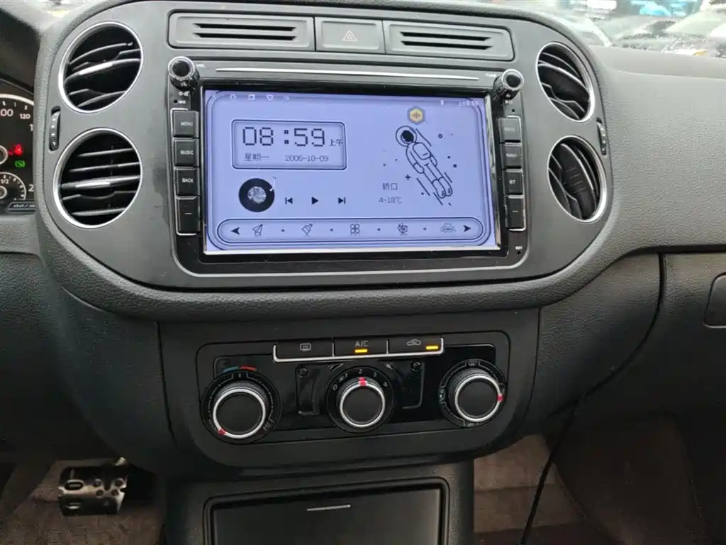 Volkswagen Tiguan 2015 1.8TSI Automatic 2WD Trendline фото 13