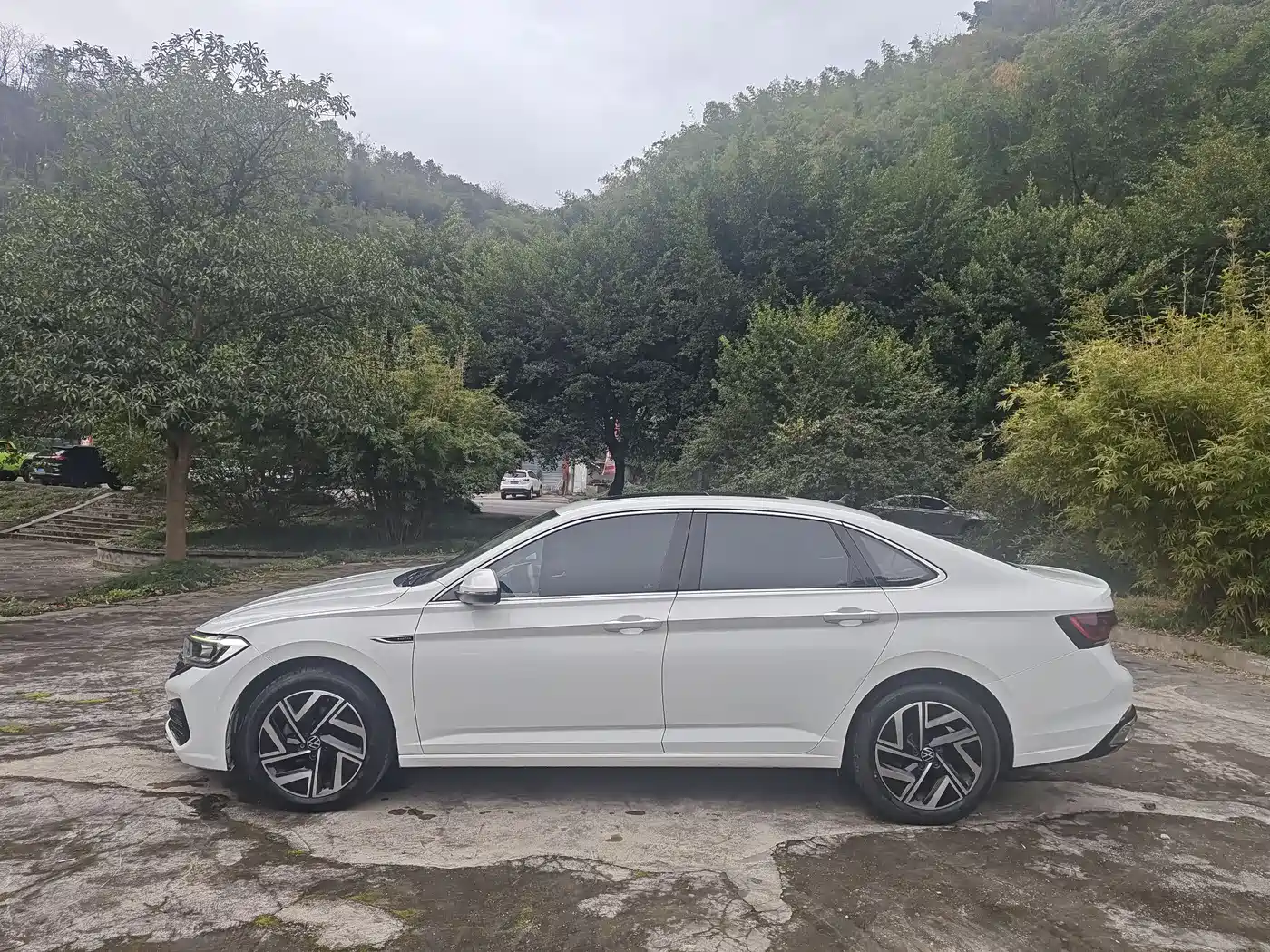Volkswagen Sagitar 2023 Model Year 200TSI DSG Surpass Edition фото 3