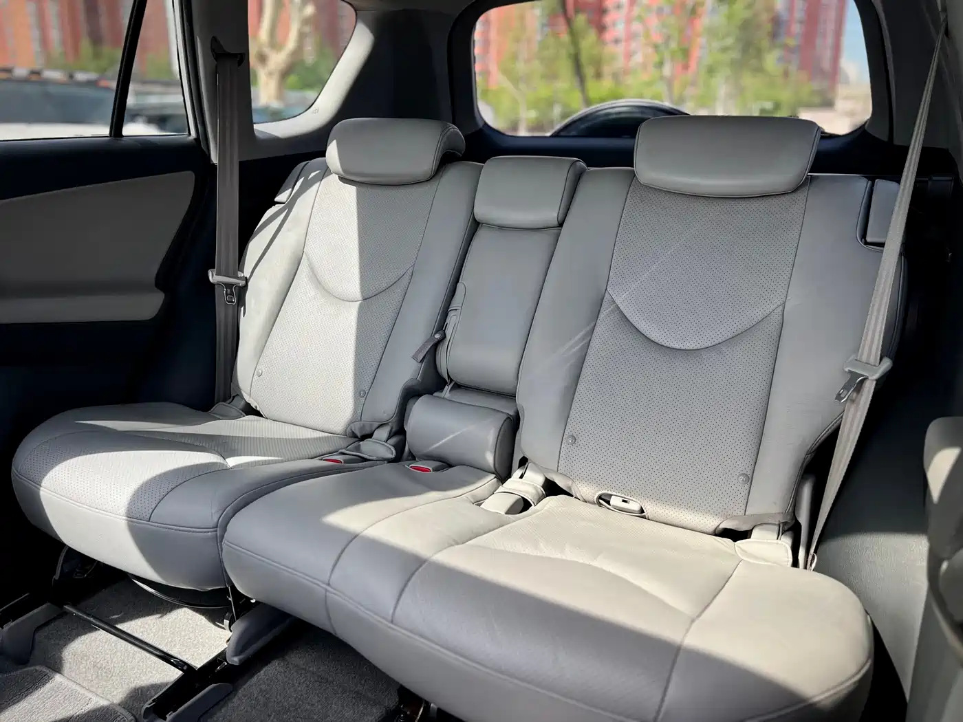 Toyota RAV4 Rongfang 2010 2.4L Automatic Luxury Upgrade Edition фото 30