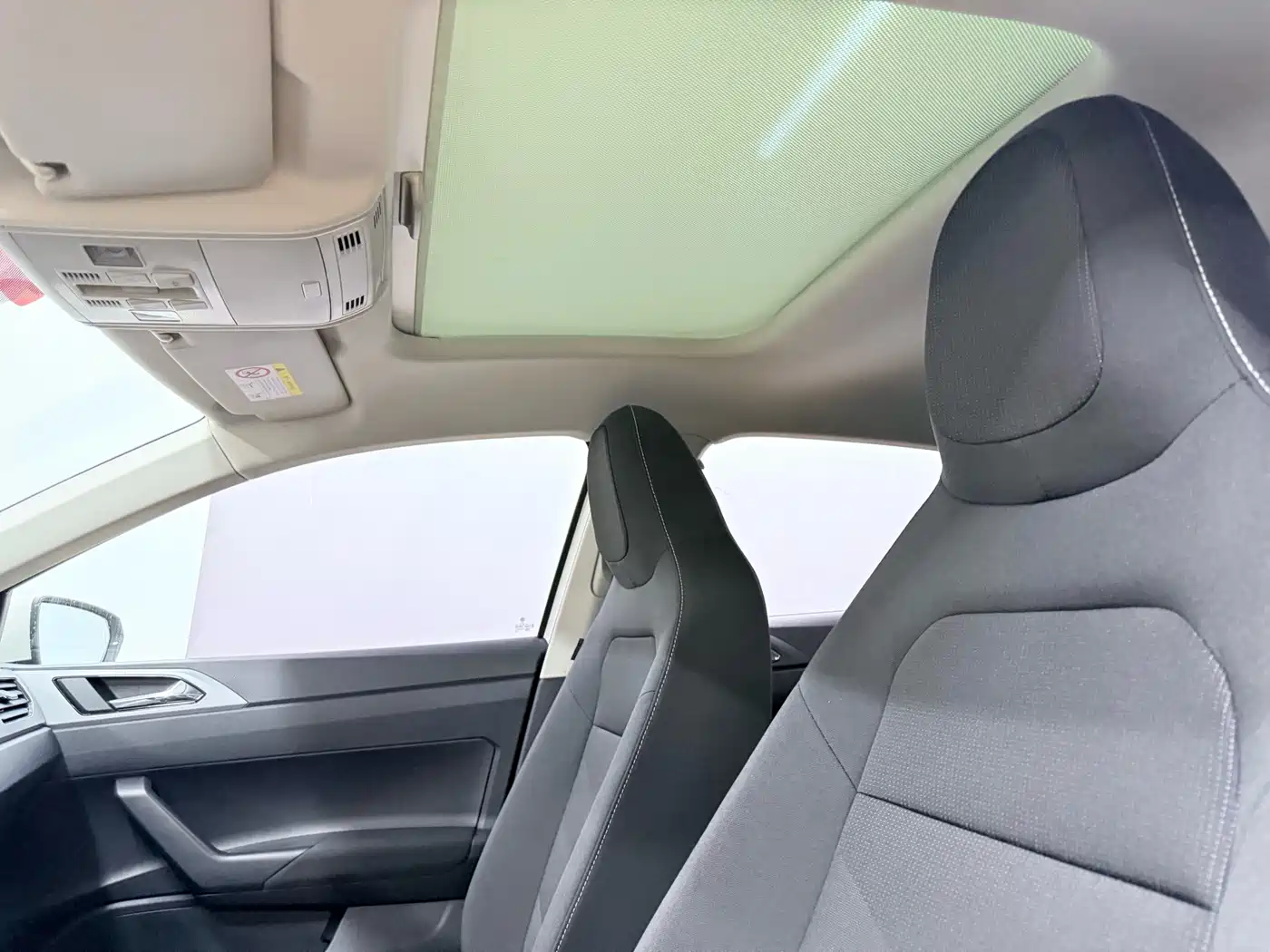 Volkswagen Polo 2021 Plus 1.5L Automatic Panorama Enjoyment Edition фото 21