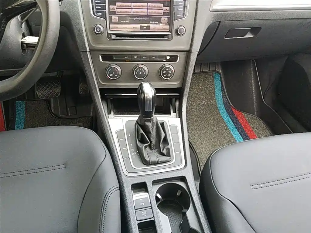 Volkswagen Golf 2016 1.6L Automatic Comfort фото 14