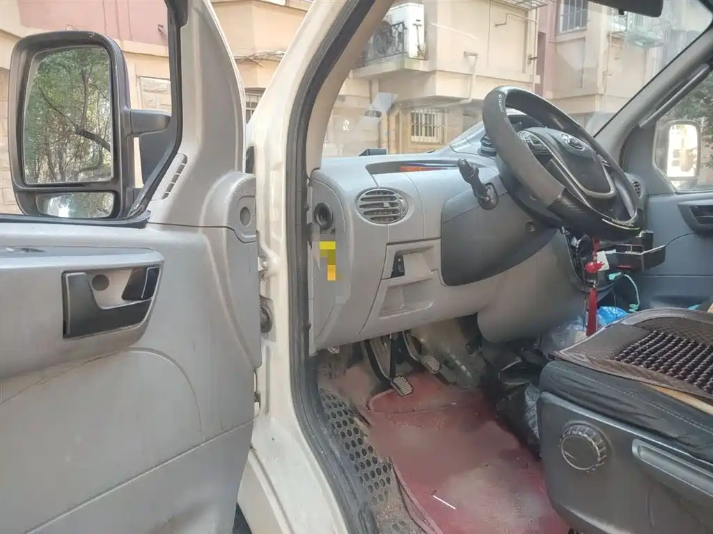 SAIC Maxus Xintu V80 2019 Model 2.5T Classic 6-speed manual Aoyuntong short wheelbase medium roof 5/6-seater фото 14