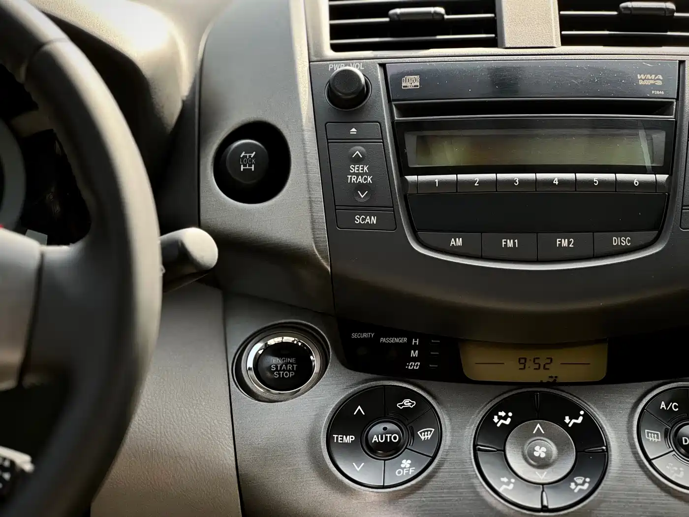 Toyota RAV4 Rongfang 2010 2.4L Automatic Luxury Upgrade Edition фото 15