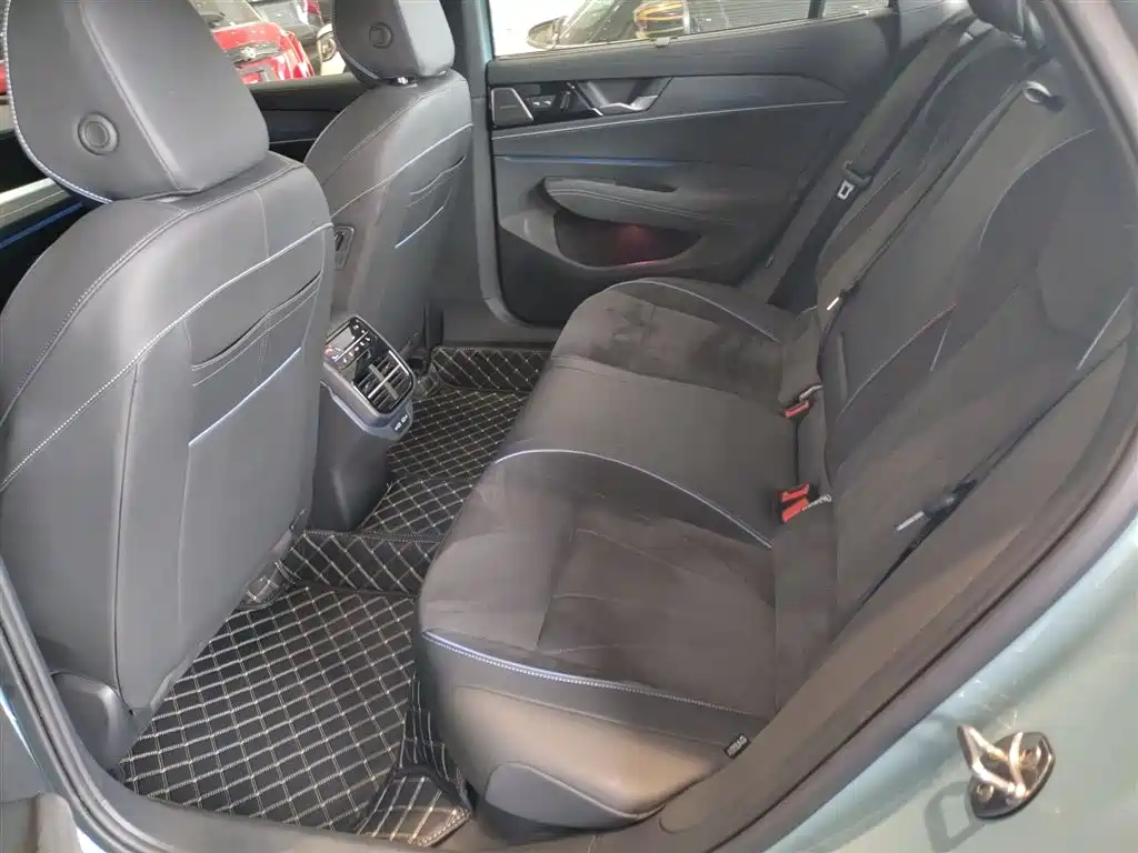 Volkswagen Passat 2025 Model Pro 380TSI Starlight Dragon Premium Edition фото 17