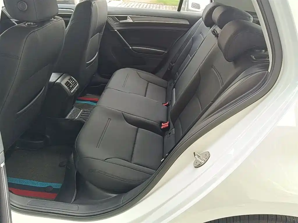 Volkswagen Golf 2016 1.6L Automatic Comfort фото 17