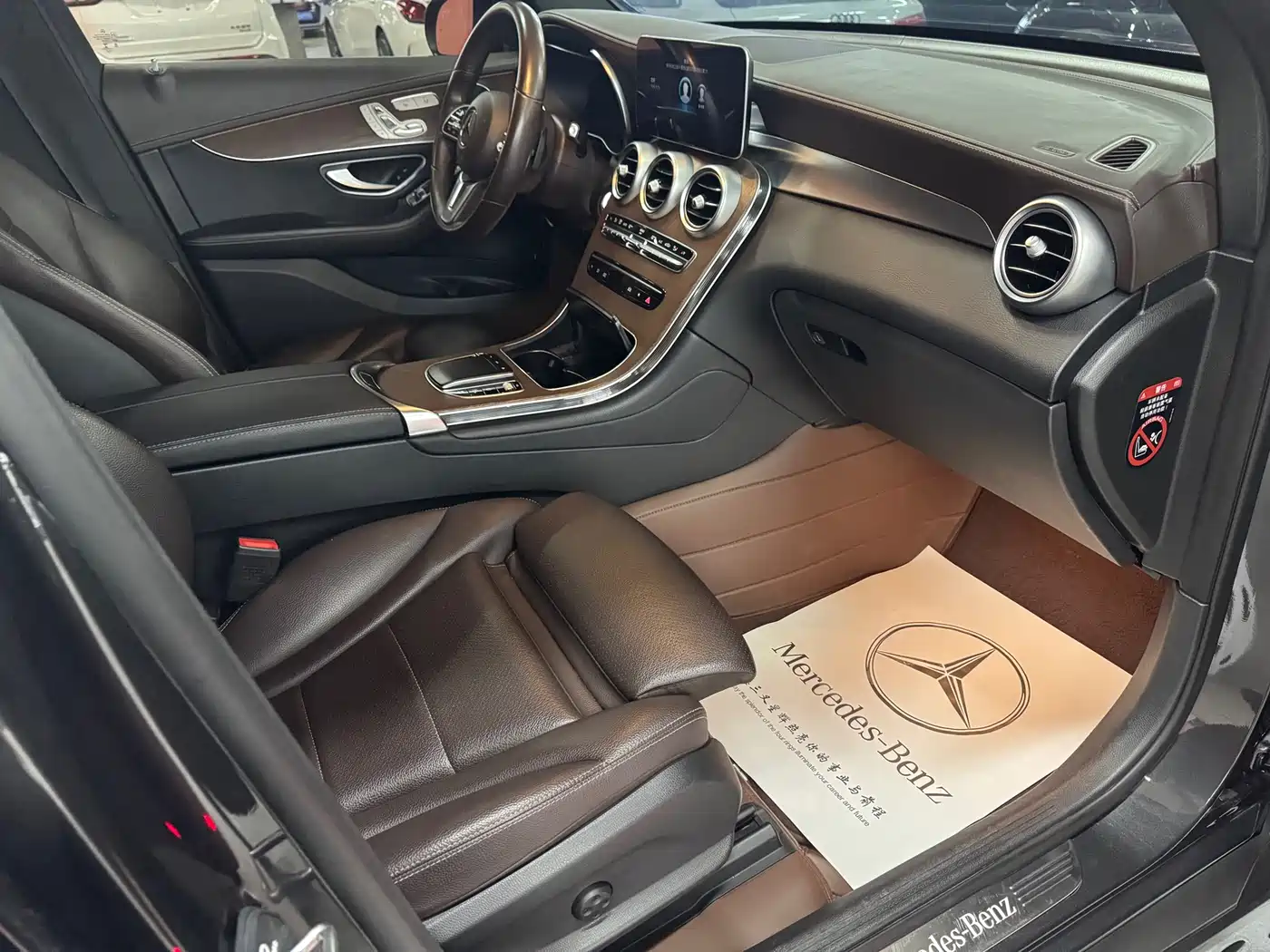 Mercedes-Benz GLC 2022 Facelift GLC 300 L 4MATIC Dynamic Collector's Edition фото 12