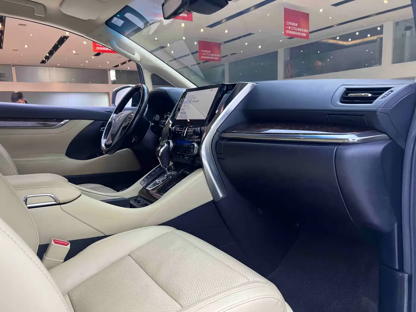 Toyota Alphard 2021 Hybrid 2.5L Luxury фото 24