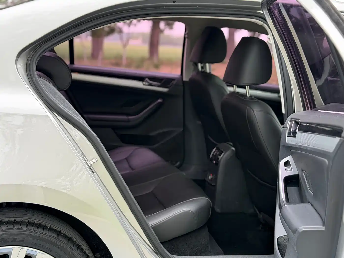 Volkswagen Sagitar 2018 280TSI DSG Spark Edition фото 10