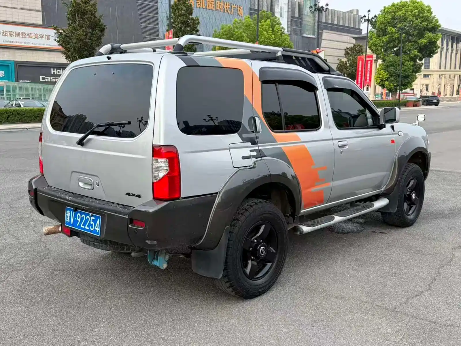 Photo 8 - Nissan Paladin