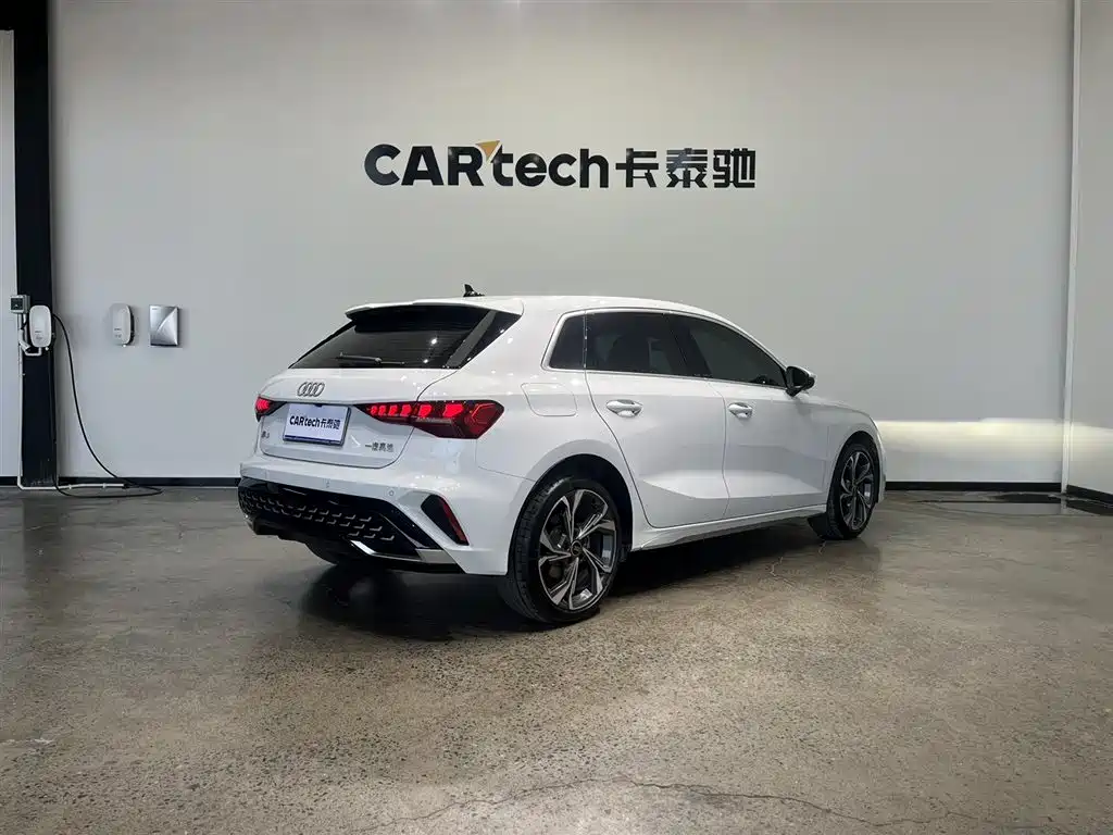 Audi A3 2025 Sportback 35TFSI Flying Premium фото 5