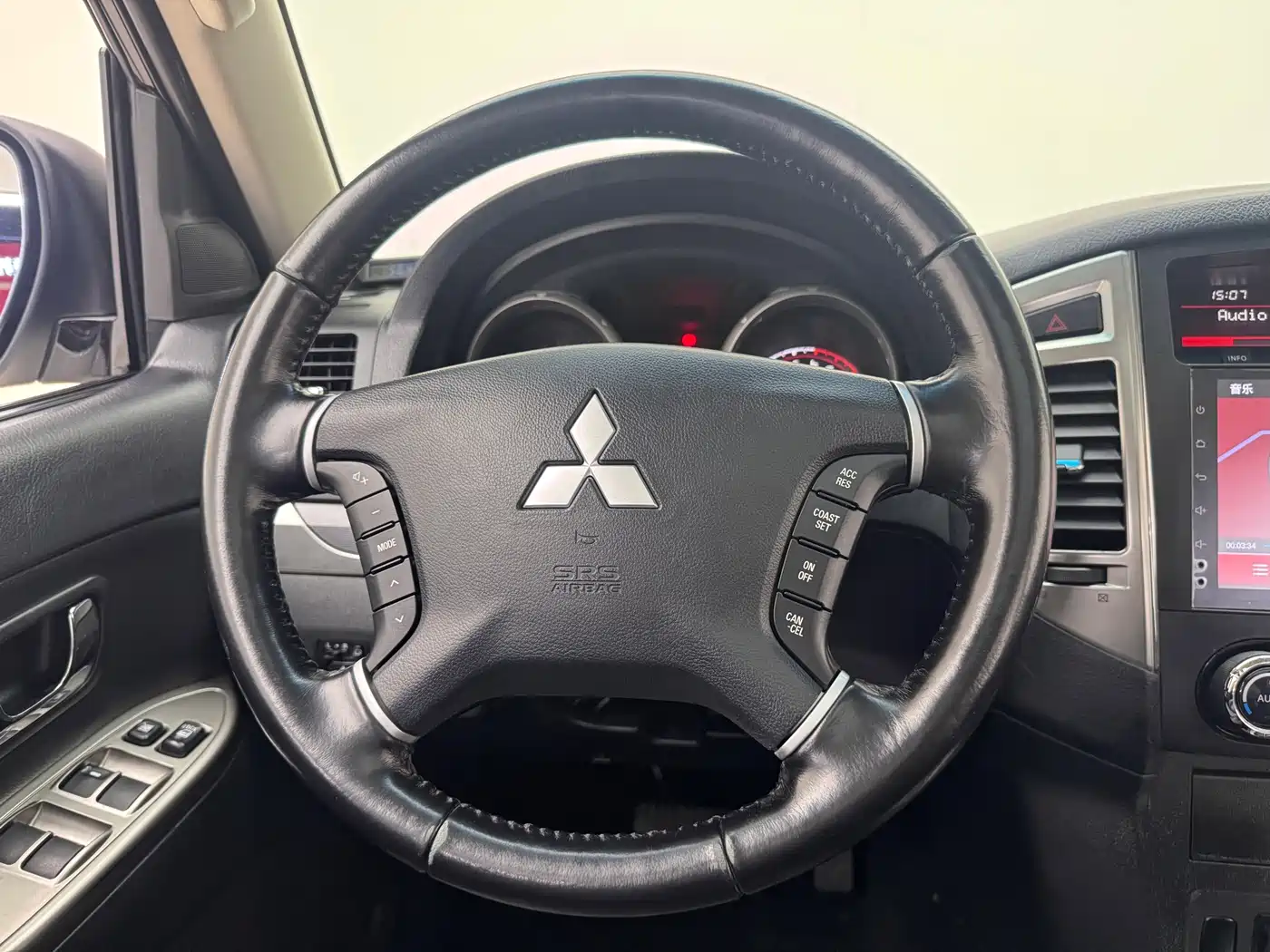 Mitsubishi Pajero (Import) 2018 3.0L Automatic Comfort Version фото 19