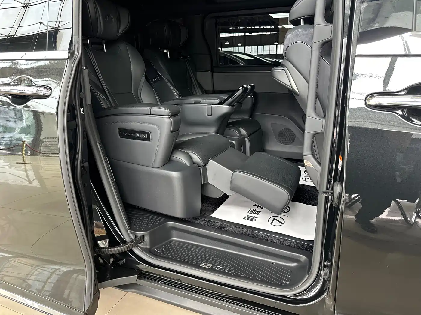 Lexus LM 2024 2023 350h 7-Seater Elegance Edition