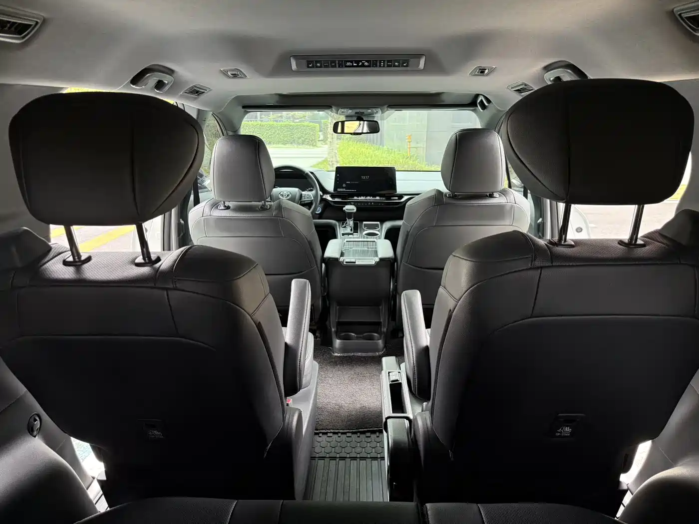 Toyota Sienna 2021 2.5L Hybrid Premium Edition фото 13