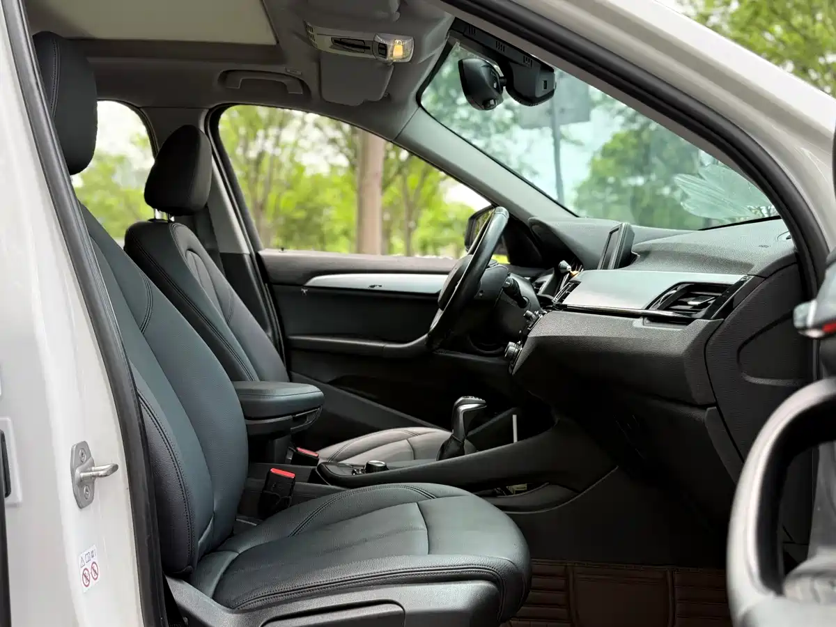 BMW X1 2018 sDrive20Li Leading Model фото 10
