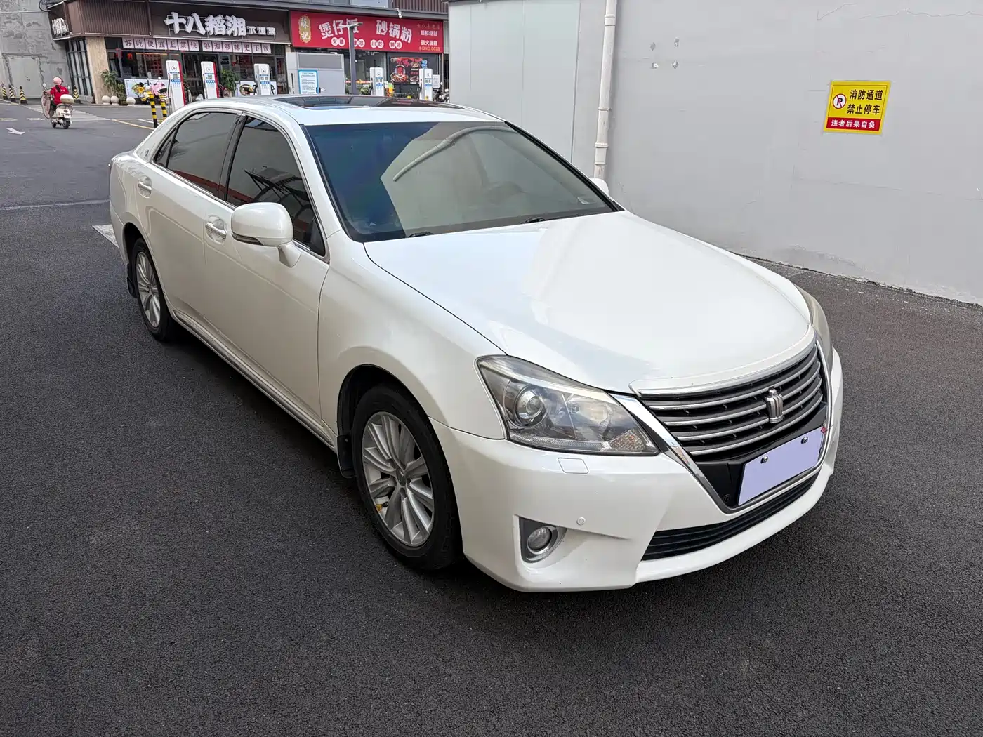 Toyota Crown 2012 2.5L Royal Leather Edition фото 3