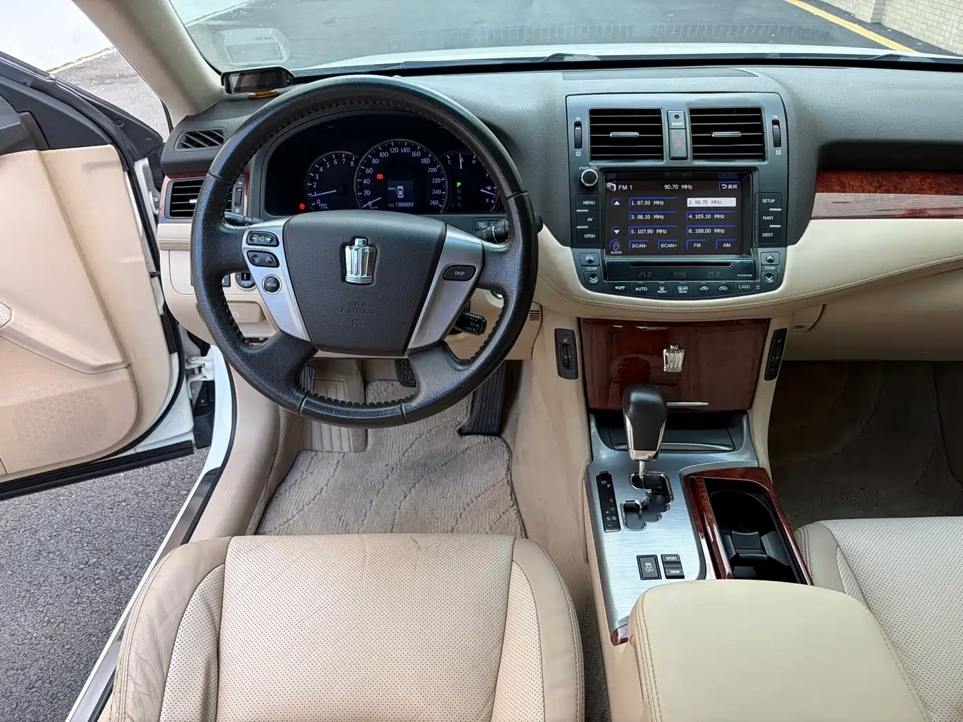 Toyota Crown 2012 2.5L Royal Leather Edition фото 7
