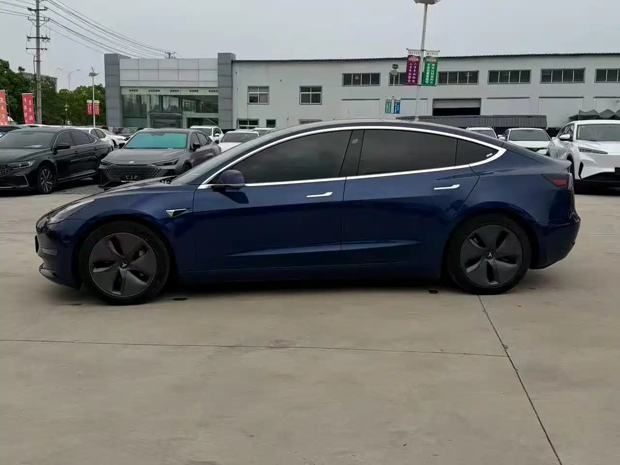 TESLA MODEL 3