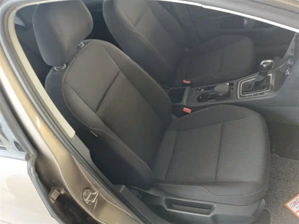 Volkswagen Golf 2016 1.6L Automatic Fashion фото 20
