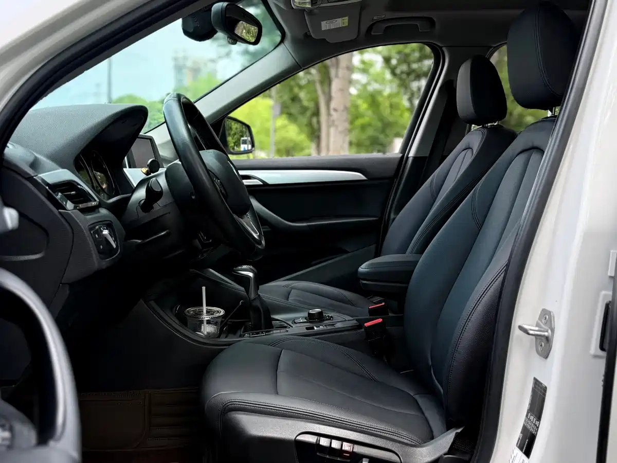 BMW X1 2018 sDrive20Li Leading Model фото 5
