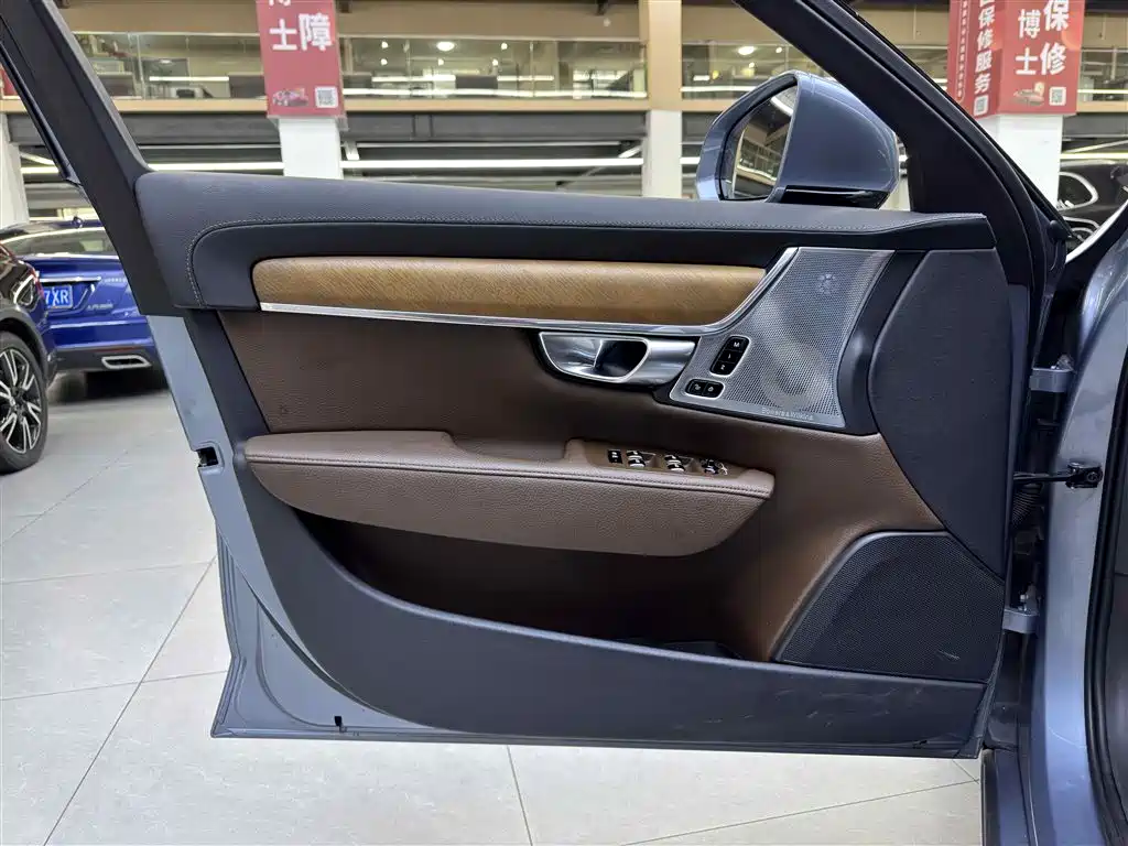 Photo 16 - Volvo S90 Plug-in Hybrid