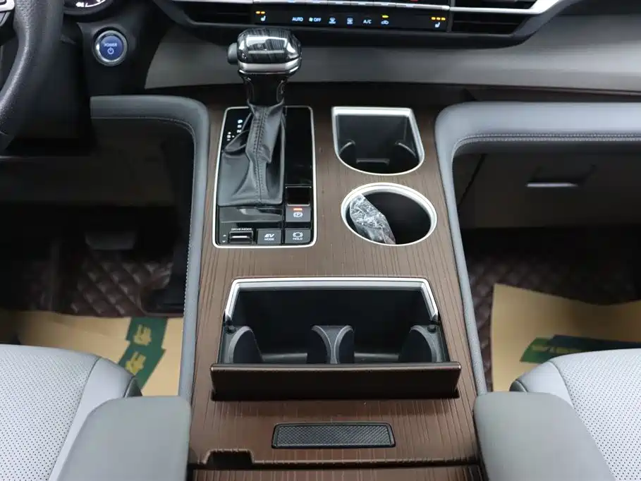 Toyota Sienna 2021 2.5L Hybrid Luxury Edition фото 25