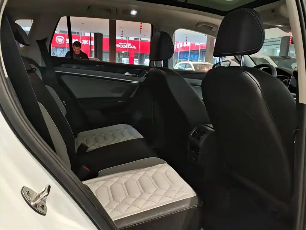 Volkswagen Tayron 2023 300TSI 2WD Luxury Plus Advanced Edition фото 6