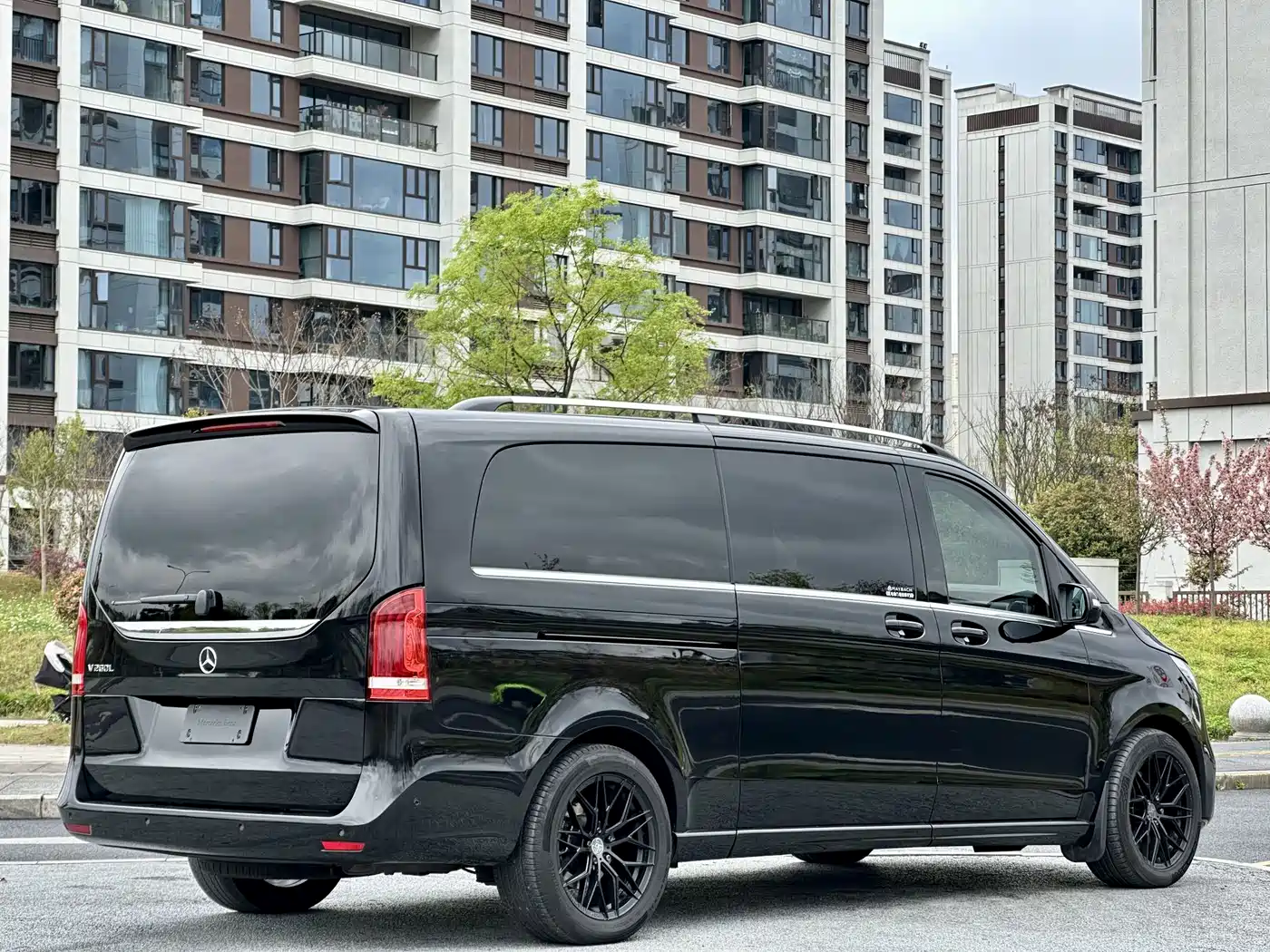Mercedes-Benz V-Class 2021 V 260 L Long Wheelbase Premium Edition фото 5