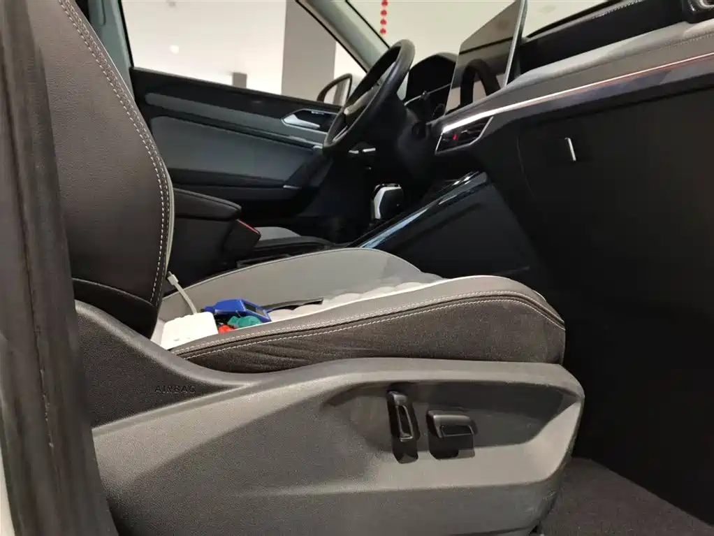 Volkswagen Tayron 2023 300TSI 2WD Luxury Plus Advanced Edition фото 7