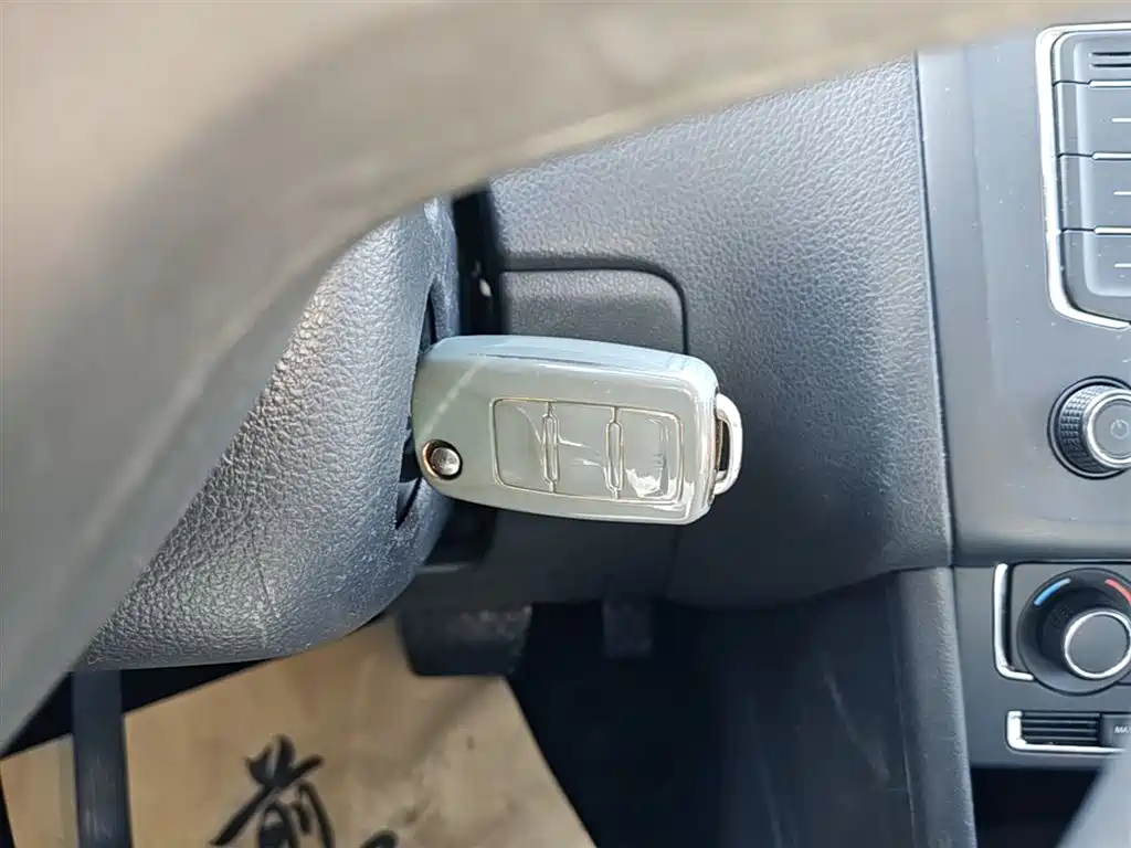 Volkswagen Polo 2014 1.6L Automatic Comfort Edition фото 9
