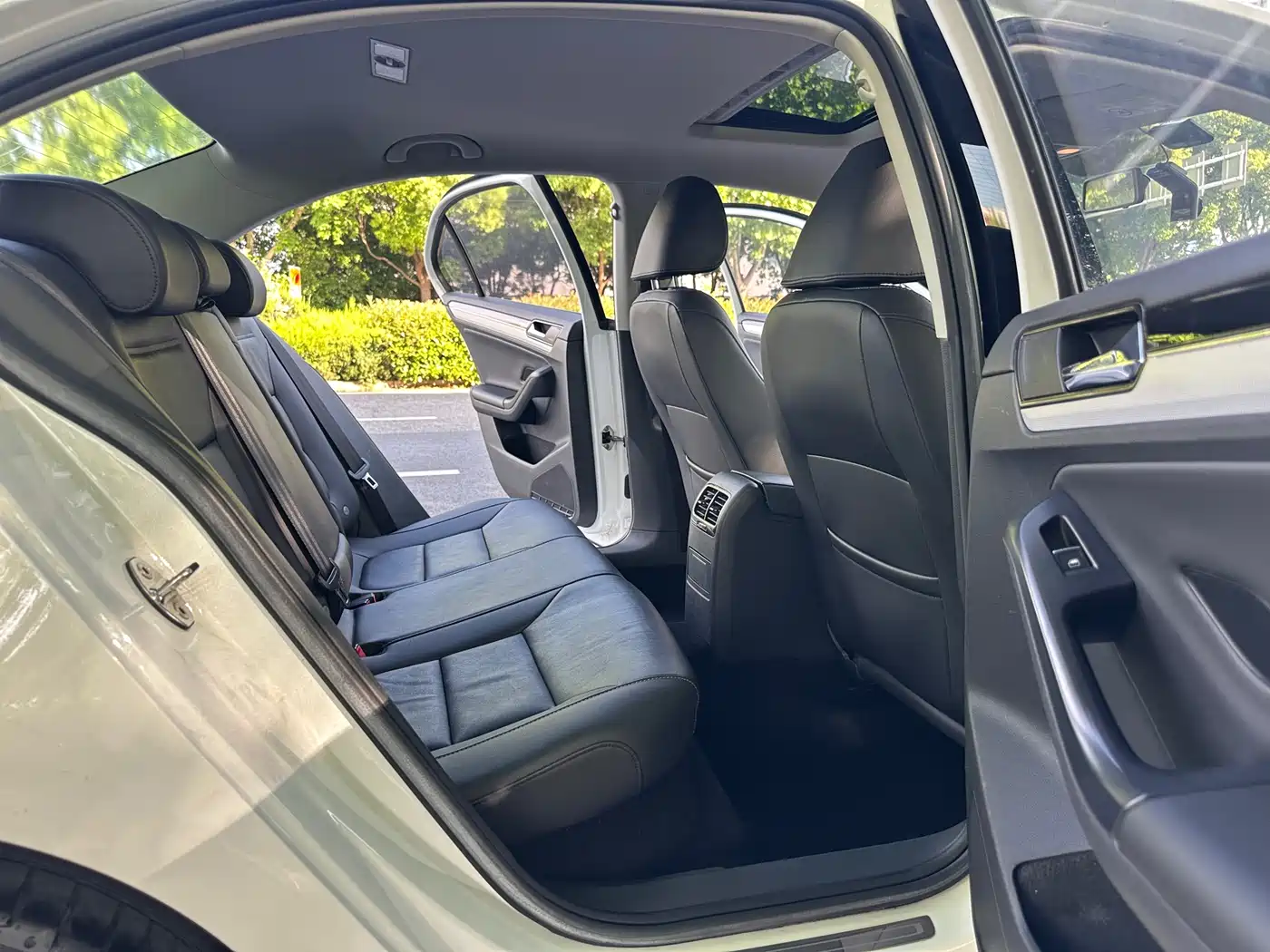 Volkswagen Sagitar 2018 280TSI DSG Spark Edition фото 11