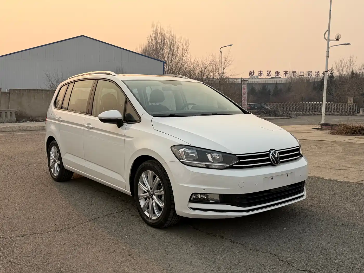VOLKSWAGEN TOURAN