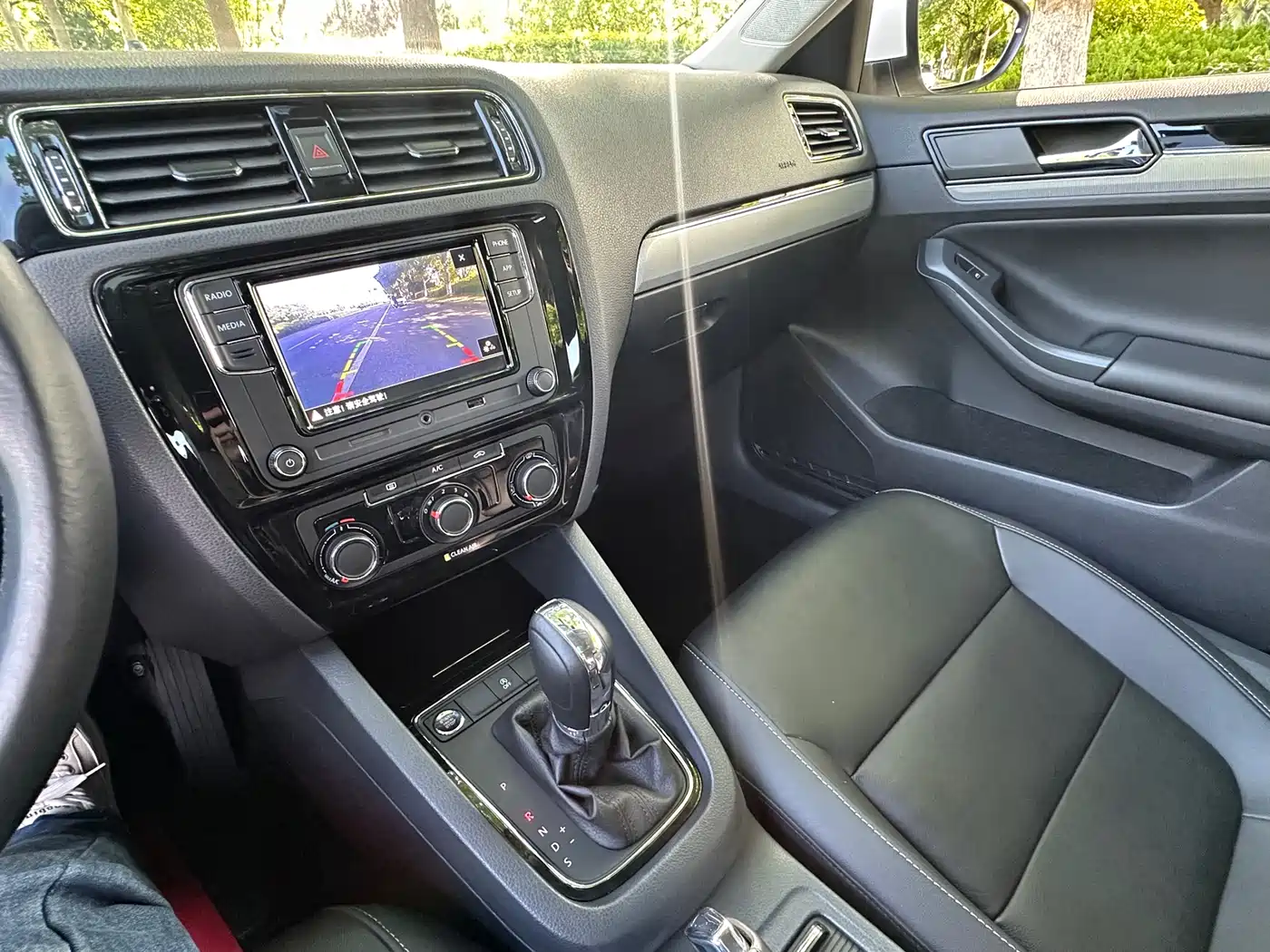 Volkswagen Sagitar 2018 280TSI DSG Spark Edition фото 17