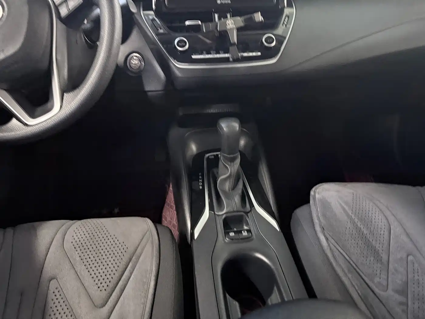 Toyota Corolla 2019 Hybrid 1.8L E-CVT GL-i Elite Edition фото 16