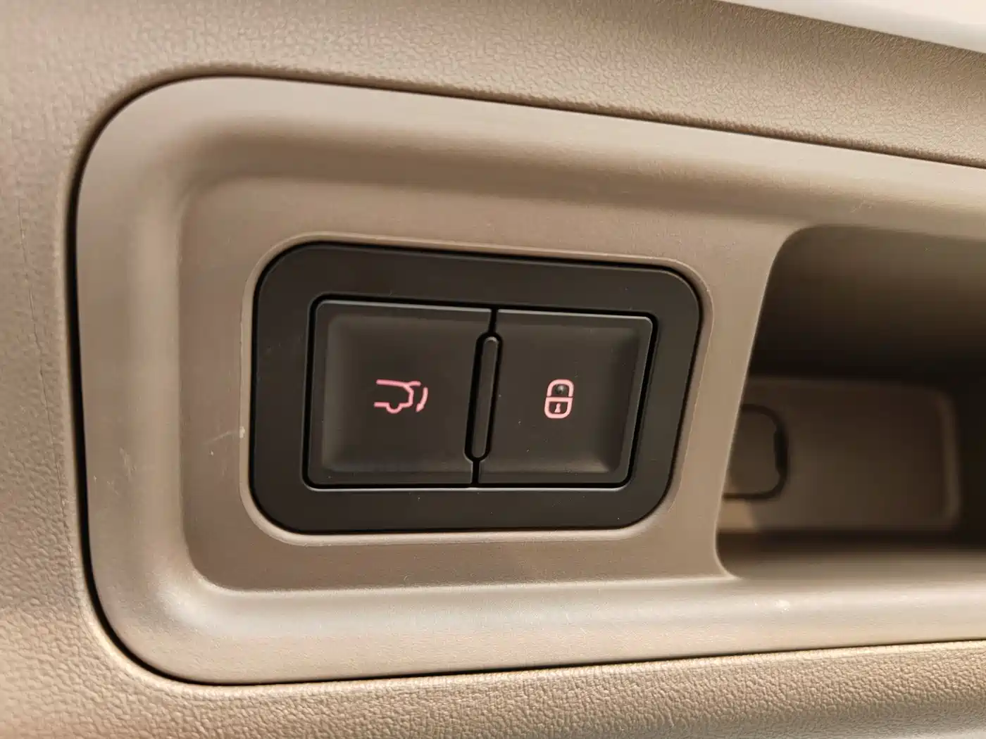 Denza D9 2022 DM-i 970 AWD Flagship фото 22