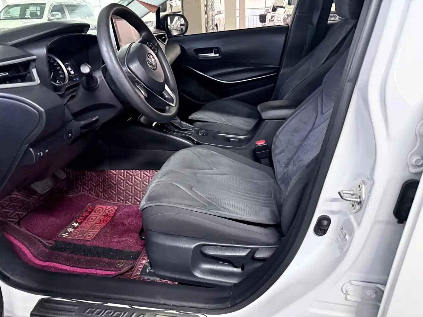 Toyota Corolla 2019 Hybrid 1.8L E-CVT GL-i Elite Edition фото 8