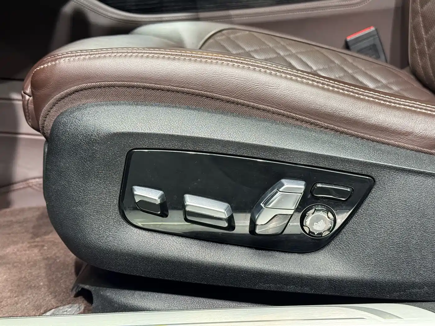 BMW 7 Series 2021 Model 740Li Leading M Sport Package фото 9