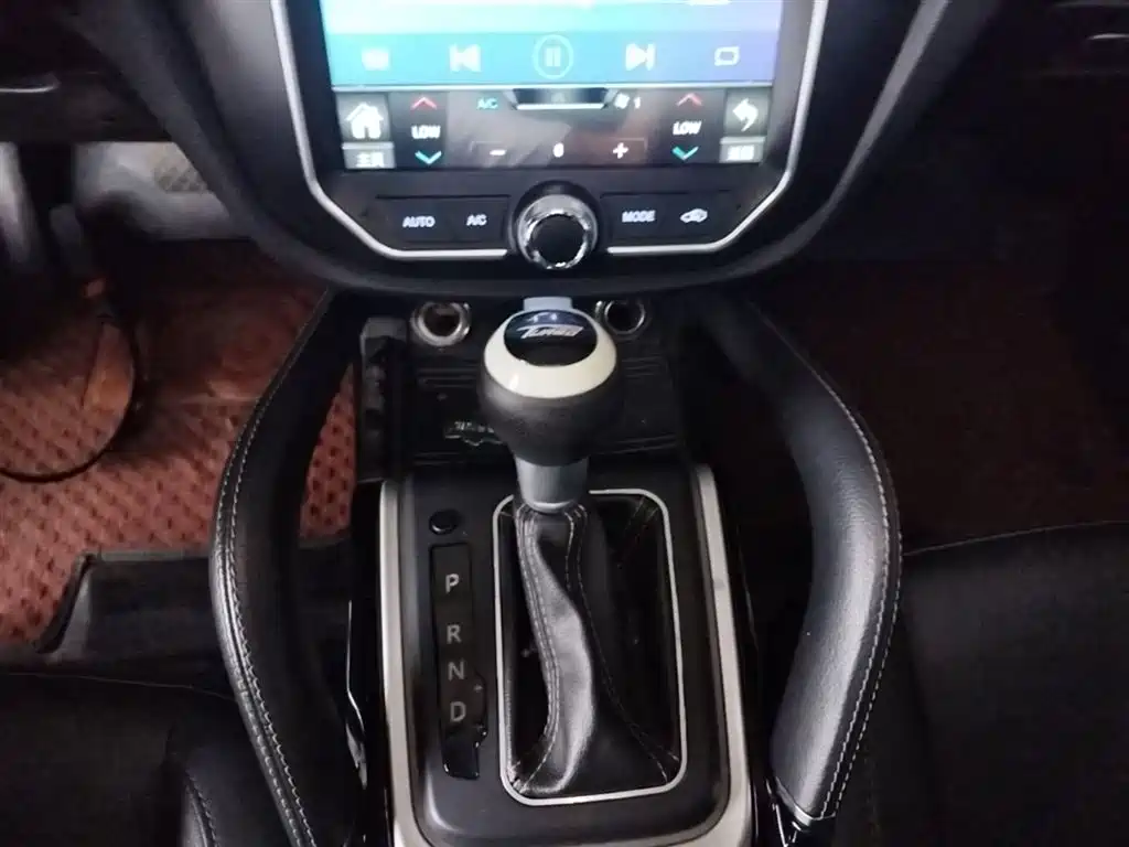 Zotye SR7 2016 2016 1.5T CVT Magic Cube Heart Edition China V