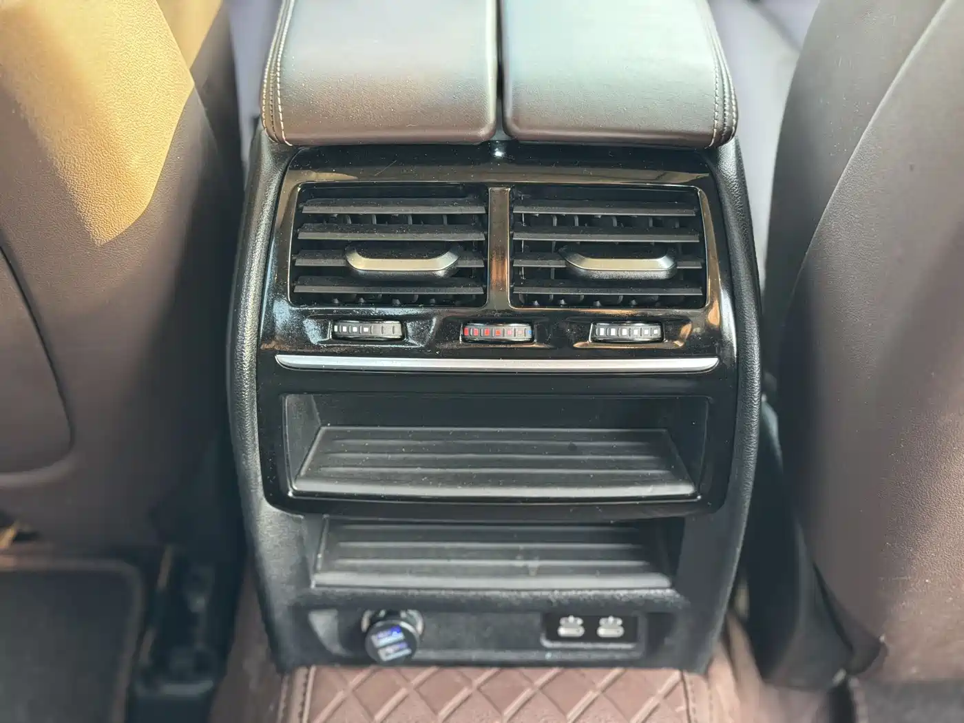 BMW 5 Series New Energy 2020 530Le Range Upgrade Pioneer Edition фото 30